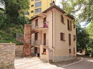 Trilocale in Vendita a Perugia, 100'000€, 70 m²