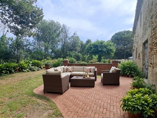 Casa Indipendente in Vendita a Pesaro, 360'000&euro;, 1850 m²