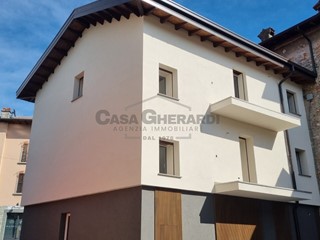 Trilocale in Vendita a Ponte San Pietro, 225'000€, 85 m², con Box