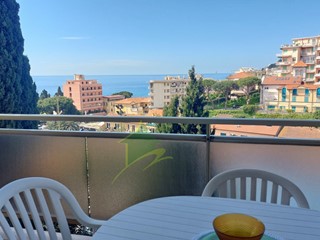 Trilocale in Vendita a Sanremo, zona Foce, 280'000€, 104 m²