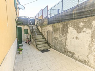 Appartamento in Vendita a Genova, 48'000€, 66 m²
