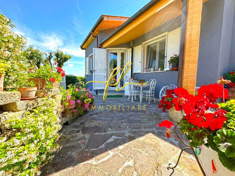 Villa in Vendita a Castellina Marittima, zona Le Badie, 328'000€, 108 m²