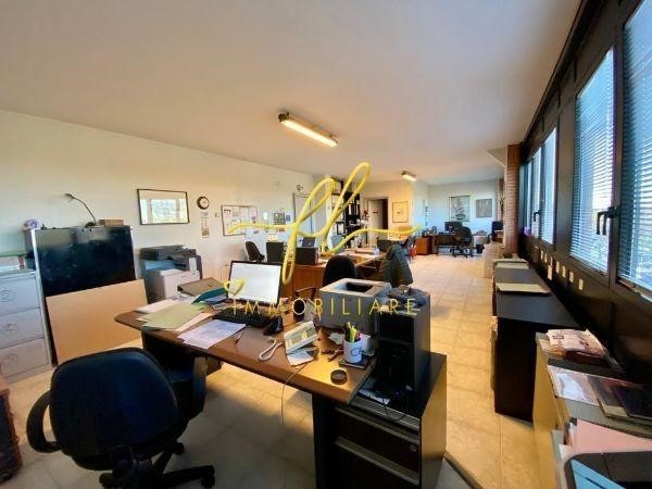 Ufficio in Vendita a Cecina, 100'000€, 68 m²