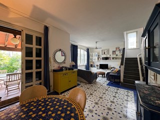 Villa bifamiliare in Affitto a Pietrasanta, 6'000€, 150 m², arredato