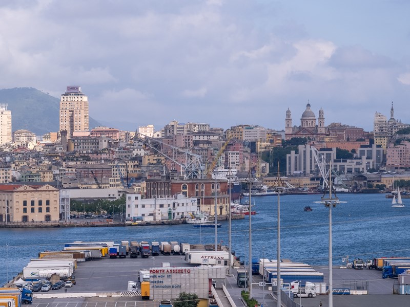 Trilocale in Vendita a Genova, zona san benigno, 295'000€, 85 m², arredato