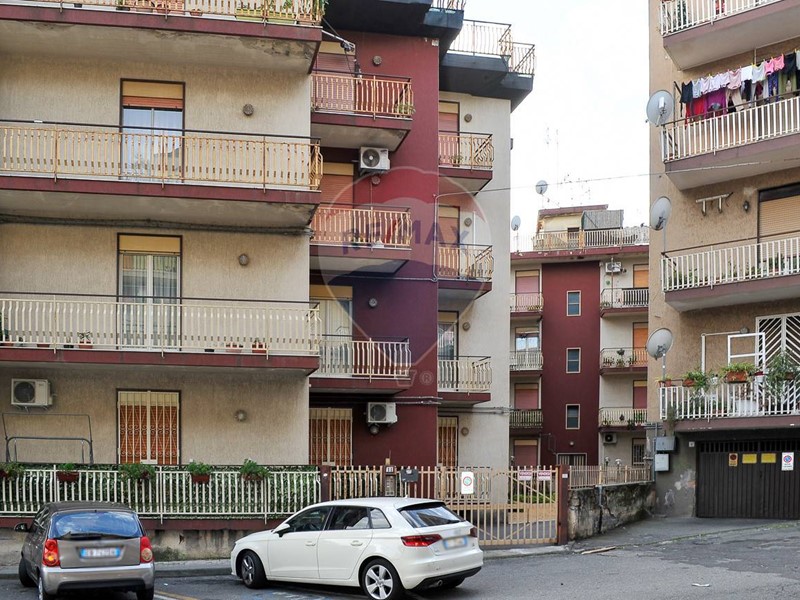 Quadrilocale in Vendita a Aci Catena, 69'000€, 114 m²
