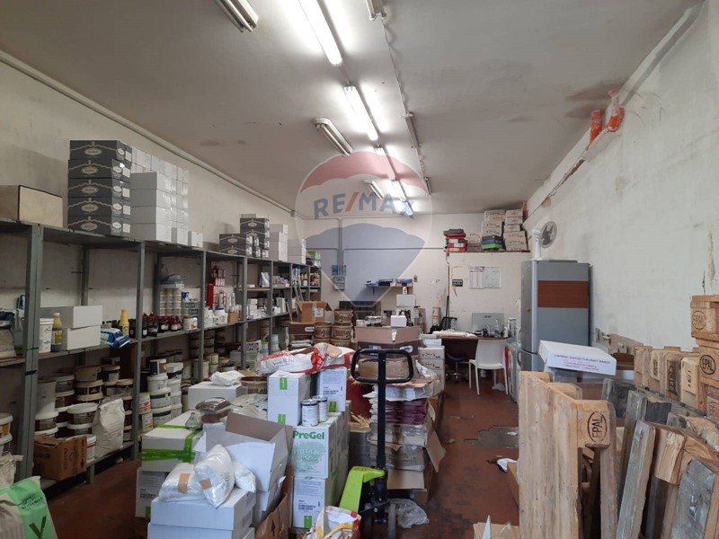 Immobile commerciale in Vendita a Catania, zona Borgo, 85'000€, 71 m²