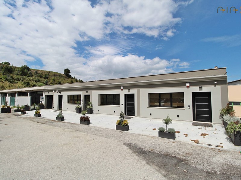 Ufficio in Affitto a Grottammare, zona Residenziale sud (sopra la ss16, a sud del Tesino), 600€, 43 m²