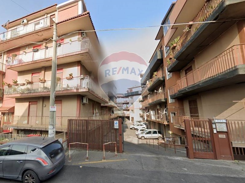 Appartamento in Vendita a Aci Catena, 79'000€, 155 m²