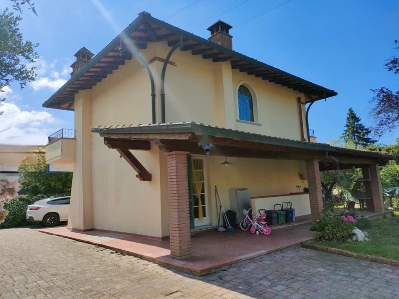 Villa in Vendita a Massa, 530'000€, 180 m²