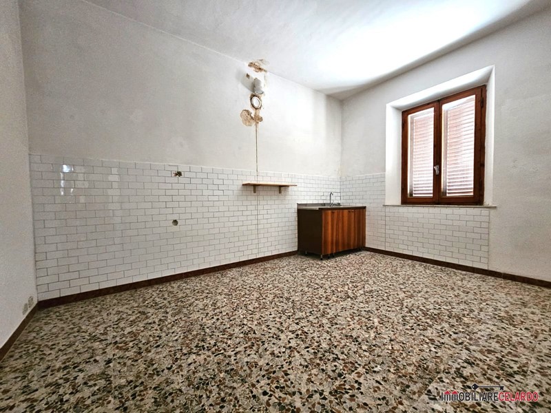 Trilocale in Vendita a Casole d'Elsa, 90'000&euro;, 75 m²