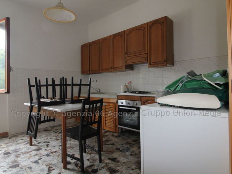 Quadrilocale in Affitto a Vezzano Ligure, 600€, 80 m², arredato
