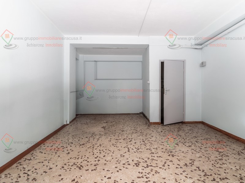 Immobile commerciale in Vendita a Siracusa, zona Teocrito San Giovanni, 27'000&euro;, 34 m²