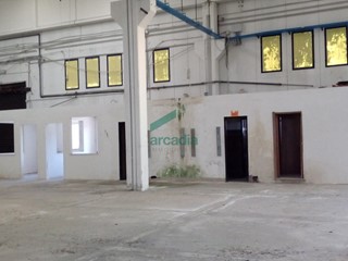 Capannone in Affitto a Modugno, zona Zona Industriale, 8'000€, 2500 m²