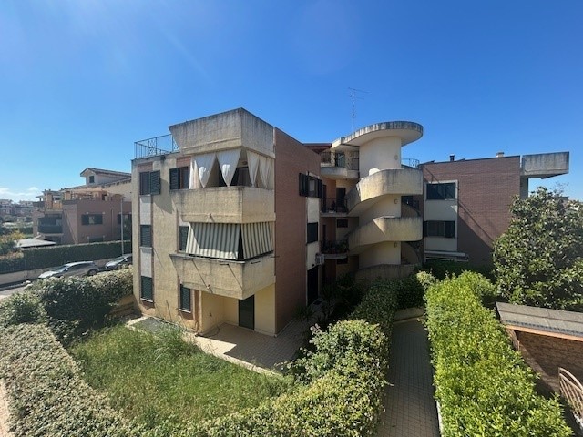 Quadrilocale in Vendita a Guidonia Montecelio, zona Guidonia, 210'000€, 100 m²