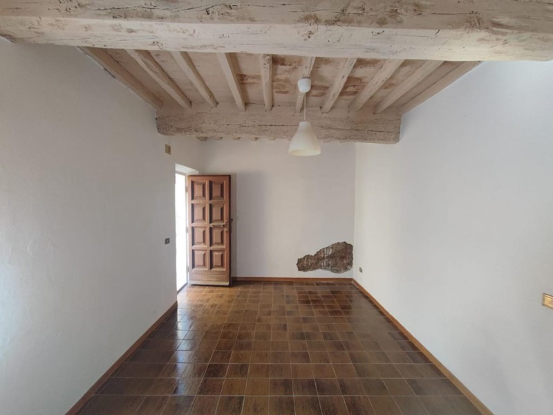Casa Indipendente in Vendita a Palaia, zona Montefoscoli, 98'000€, 178 m²