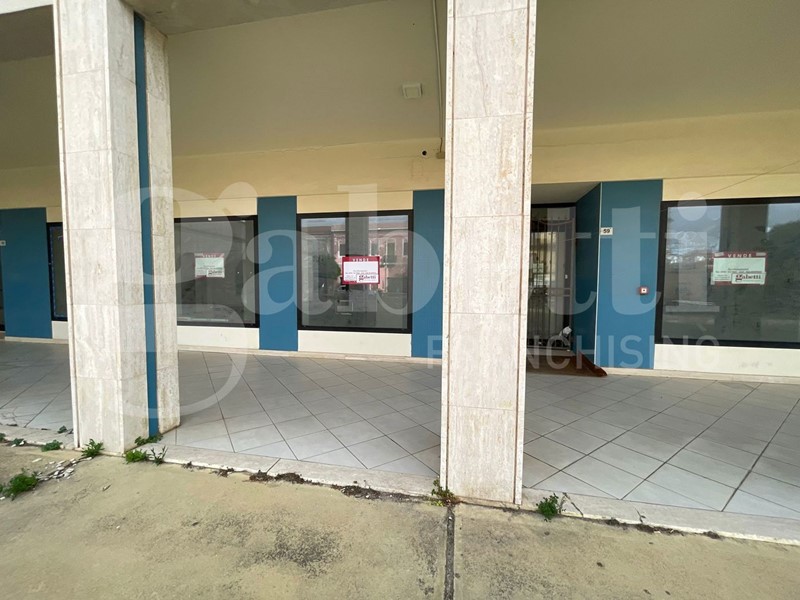 Negozio in Vendita a Iglesias, 380'000€, 430 m²