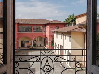 Casa Indipendente in Vendita a Rezzato, 810'000€, 1263 m²