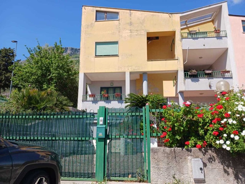 Casa Semi Indipendente in Vendita a San Mango Piemonte, 179'000&euro;, 225 m²