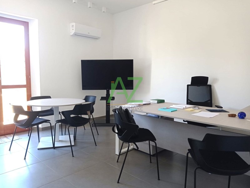 Ufficio in Vendita a Giarre, zona Trepunti, 129'000€, 110 m², arredato