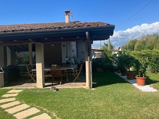 Casa Indipendente in Vendita a Capannori, zona Colle di Compito, 790'000€, 250 m², arredato