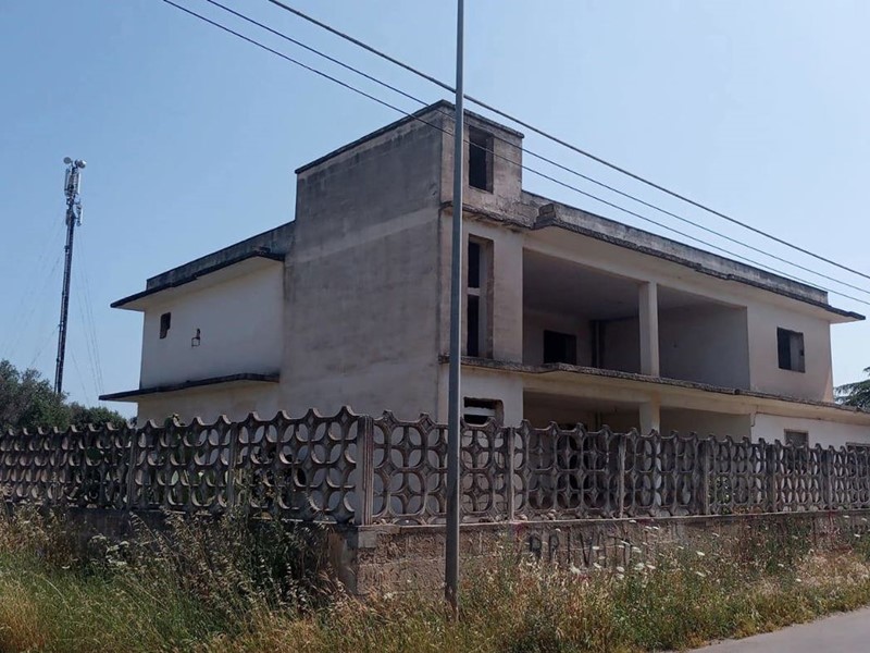 Casa Indipendente in Vendita a Sava, 189'000€, 420 m²