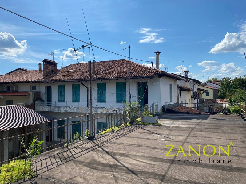 Casa Semi Indipendente in Vendita a Gorizia, zona San Rocco, 108'000€, 163 m²