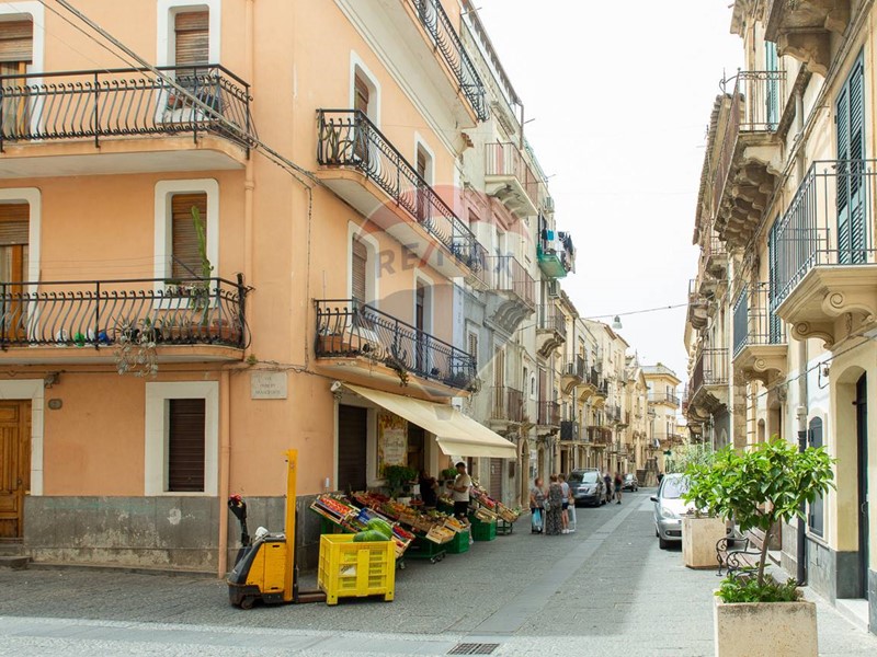 Appartamento in Vendita a Militello in Val di Catania, 59'000€, 110 m²