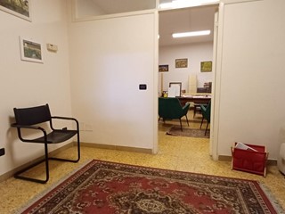 Ufficio in Affitto a Massa, 550€, 50 m²