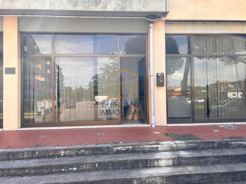 Ufficio in Vendita a Poggibonsi, 85'000€, 84 m²