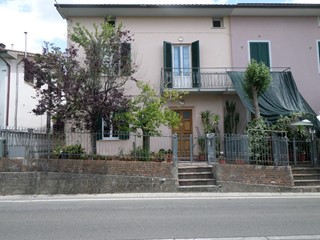 Villetta a schiera in Vendita a San Miniato, zona San Romano, 198'000€, 174 m², arredato, con Box