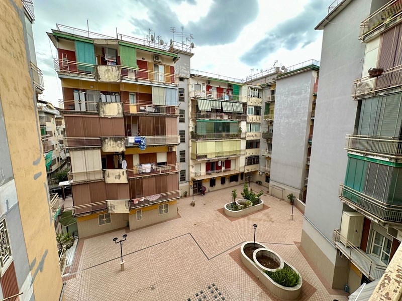Trilocale in Vendita a Napoli, zona Secondigliano, 165'000€, 70 m²