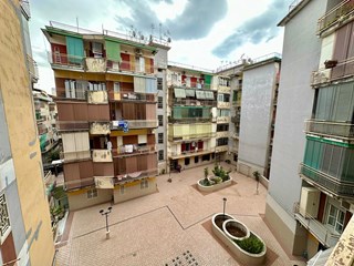 Trilocale in Vendita a Napoli, zona Secondigliano, 165'000€, 70 m²