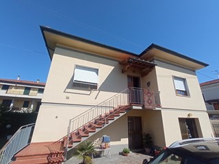 Casa Indipendente in Vendita a Santa Croce sull'Arno, 350'000€, 150 m², con Box