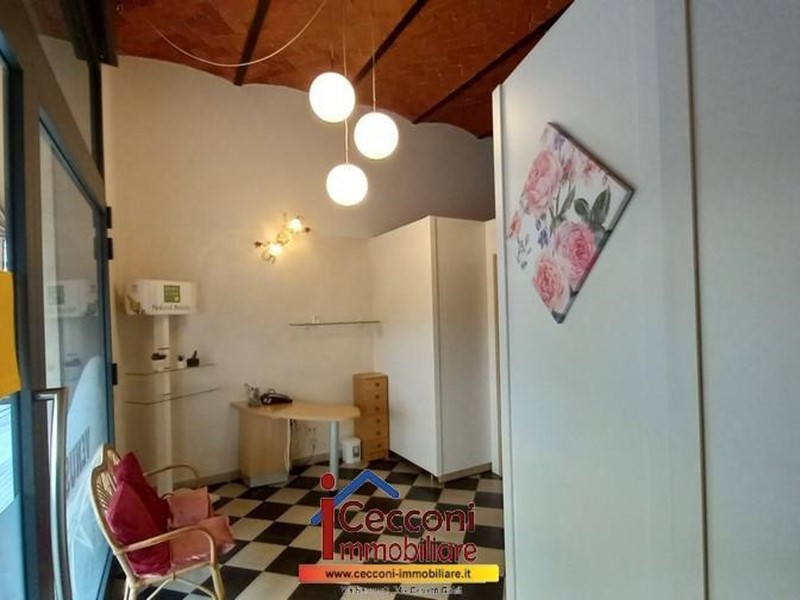 Negozio in Vendita a Lamporecchio, 120'000€, 55 m²