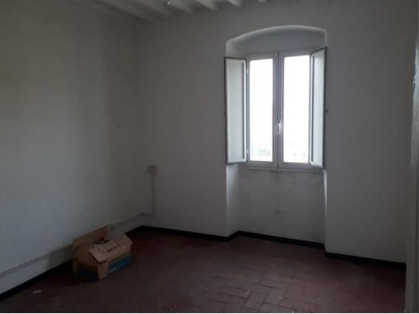 Appartamento in Vendita a Livorno, 80'000&euro;, 131 m²