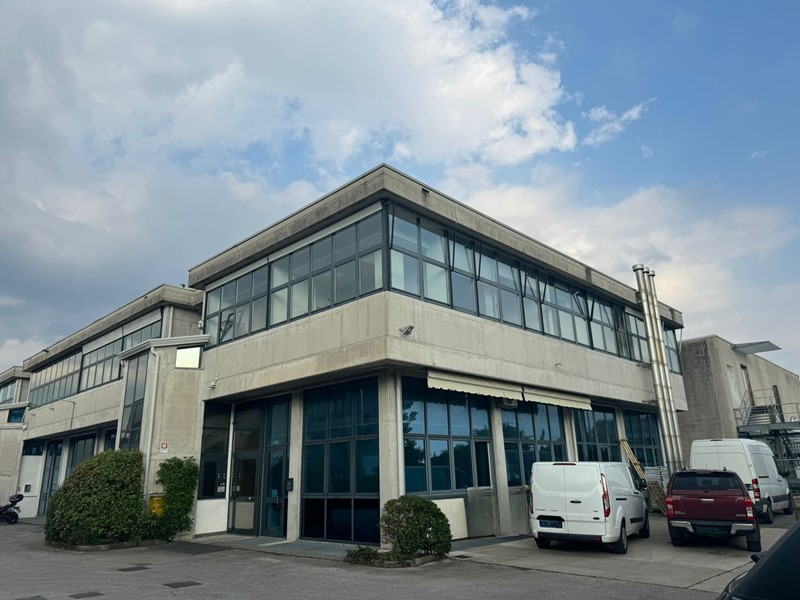 Ufficio in Affitto a Romano d'Ezzelino, 1'300€, 260 m²