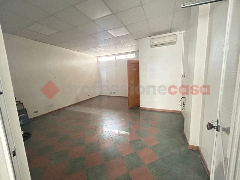 Negozio in Vendita a Bari, 160'000€, 63 m²