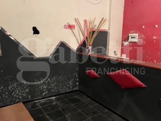 Negozio in Affitto a Napoli, 1'900€, 235 m²