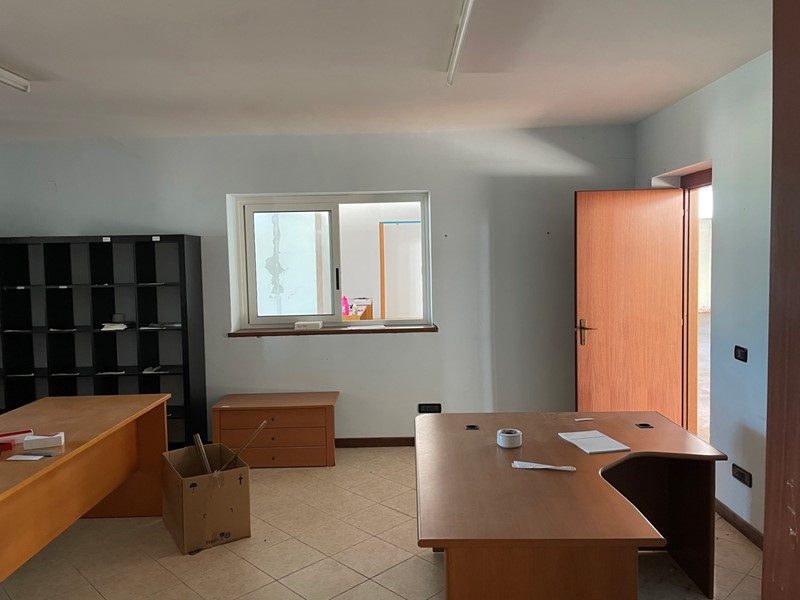 Capannone in Vendita a Civita Castellana, 250'000€, 750 m²