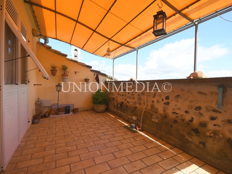 Casa Indipendente in Vendita a Carro, 145'000€, 130 m²