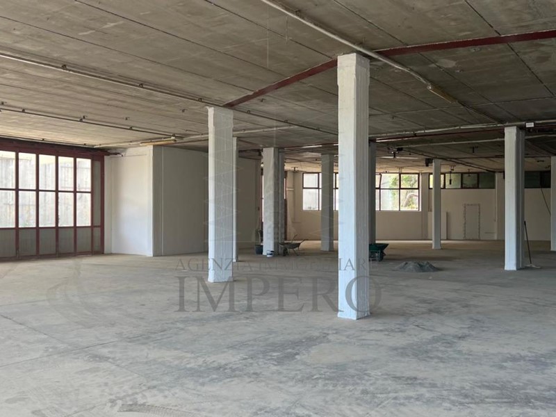 Capannone in Vendita a Taggia, 700'000€, 1000 m²