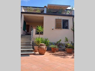 Casa Semi Indipendente in Vendita a Carrara, 505'000€, 180 m², con Box
