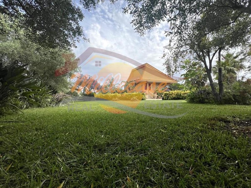 Villa in Vendita a Siracusa, zona Melilli, 350'000€, 185 m²