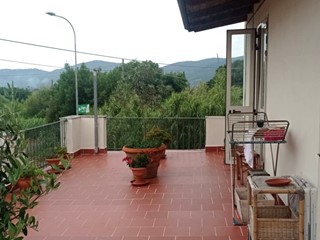 Casa Indipendente in Vendita a Fosdinovo, zona Caniparola, 250'000€, 240 m²