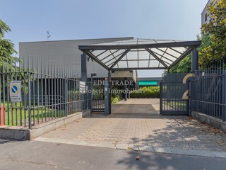 Ufficio in Vendita a Milano, zona 034 Lodi/Corvetto, 4'200'000€, 1785 m², con Box
