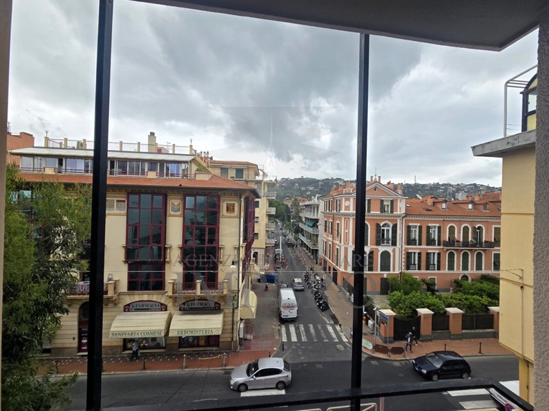 Trilocale in Vendita a Bordighera, 315'000€, 69 m²