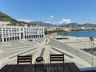 Quadrilocale in Affitto a Salerno, 4'500€, 118 m², arredato, con Box