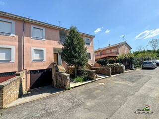 Casa Semi Indipendente in Vendita a Bassano Romano, 135'000€, 190 m²