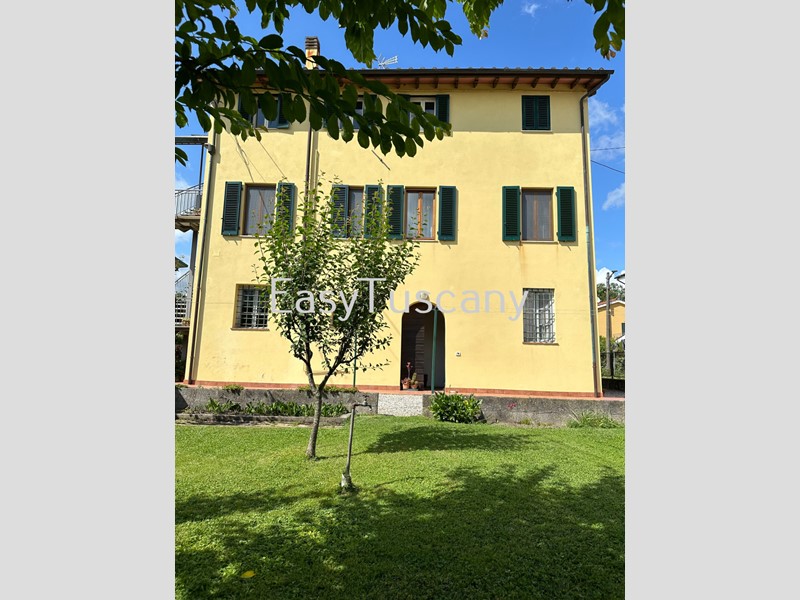Casa Indipendente in Vendita a Lucca, 410'000€, 300 m², con Box
